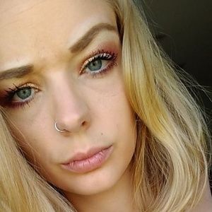 Meet your Posher, Hollyjo